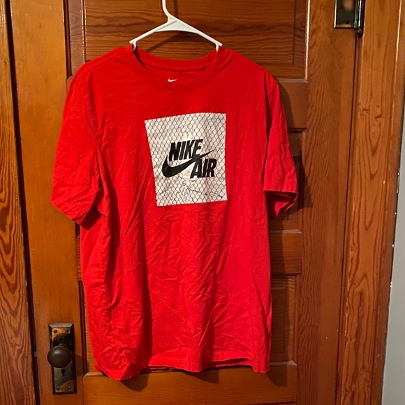 Nike Graphic Tee - Picture 1 of 2
